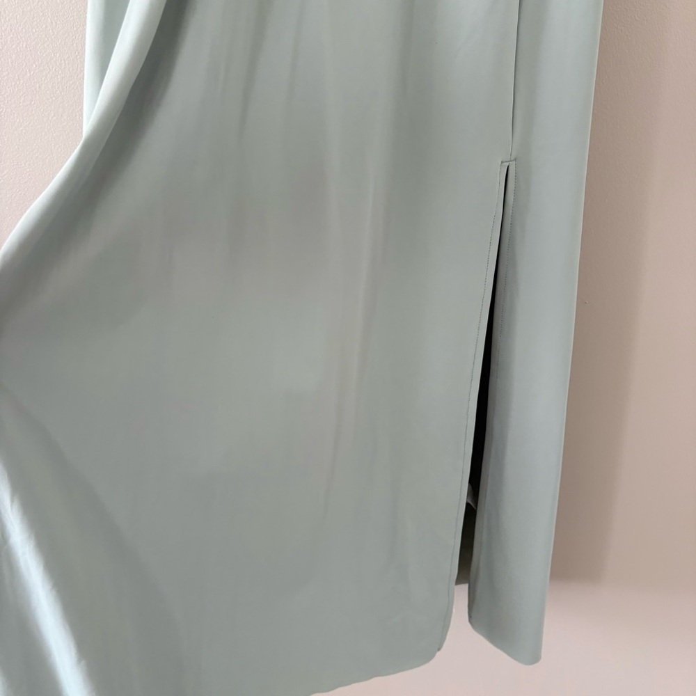 Halara SoftlyZero Airy Racerback Dress Cool
Touch Slip Pockets Sage Size L - Picture 7 of 12